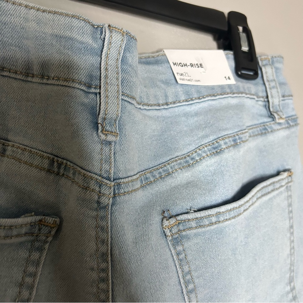 Rue21 Blue Jean Shorts Light Wash Summer Style - Picture 5 of 8